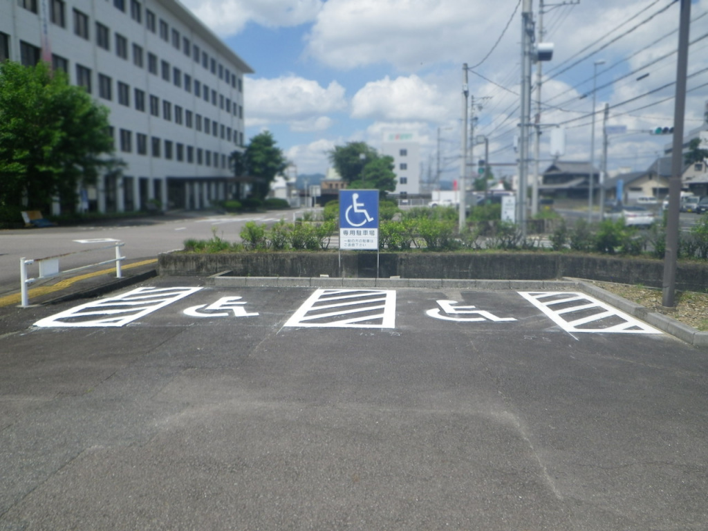 加茂警察署様　駐車場ライン塗替工事